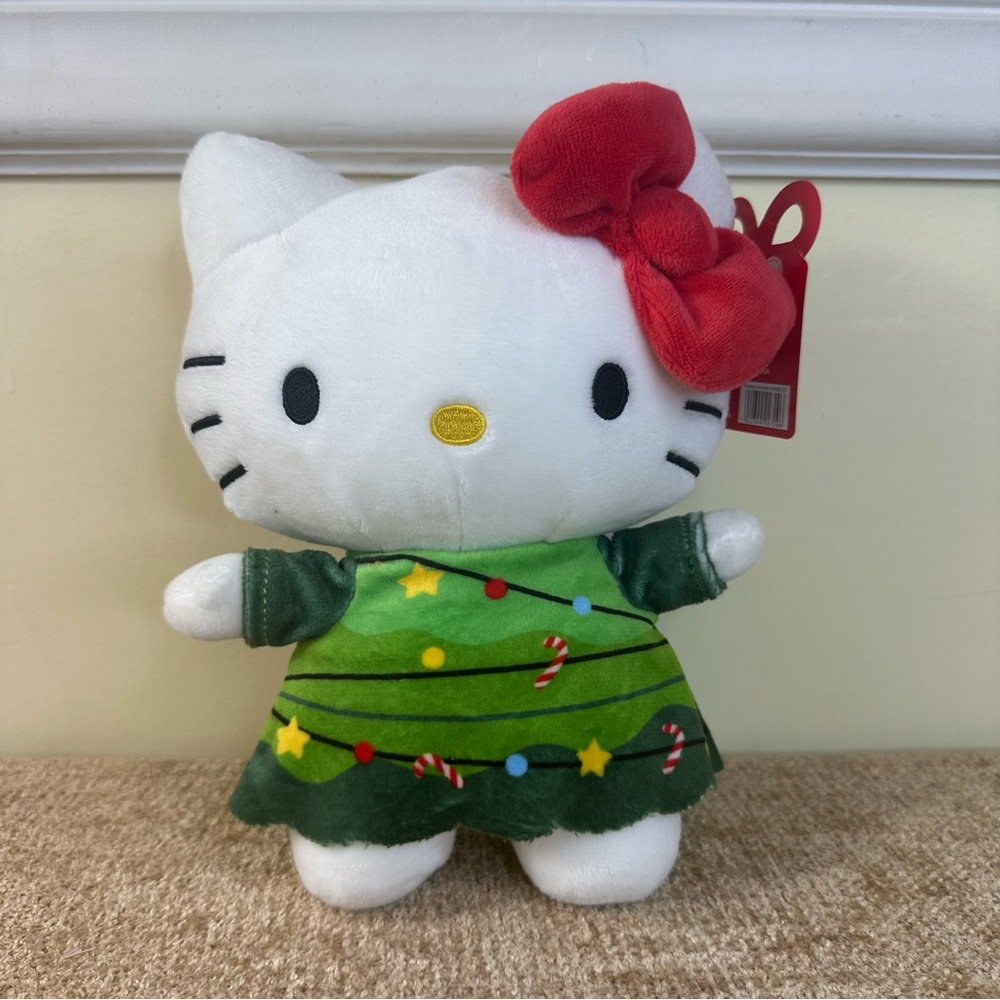 Hello Kitty NWT Sanrio 2023 Holiday Christmas Tree Plush Collectible